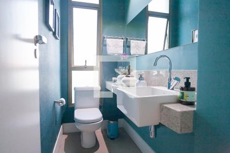 Apartamento à venda com 154m², 3 quartos e 3 vagas Apartamento à venda com 154m², 3 quartos e 3 vagasLavabo