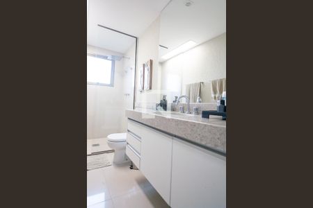 Apartamento à venda com 154m², 3 quartos e 3 vagas Apartamento à venda com 154m², 3 quartos e 3 vagasBanheiro Social