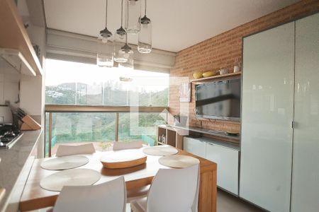 Apartamento à venda com 154m², 3 quartos e 3 vagas Apartamento à venda com 154m², 3 quartos e 3 vagasSala de Jantar