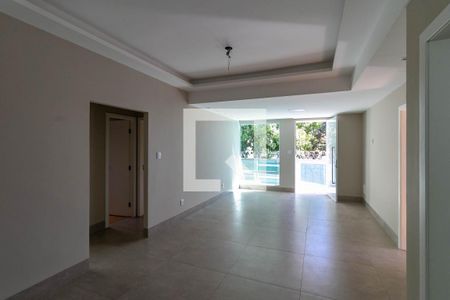 Casa à venda com 3 quartos, 220m² em Santa Lúcia, Belo Horizonte