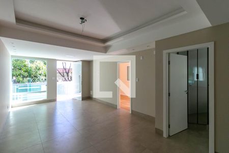 Casa à venda com 3 quartos, 220m² em Santa Lúcia, Belo Horizonte