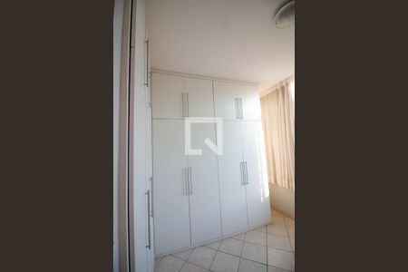 Quarto 1 de apartamento para alugar com 2 quartos, 70m² em Sqs 203, Brasília