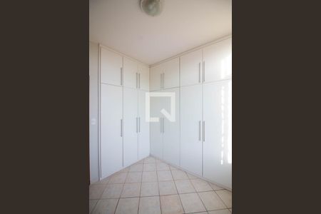 Quarto 1 de apartamento para alugar com 2 quartos, 70m² em Sqs 203, Brasília