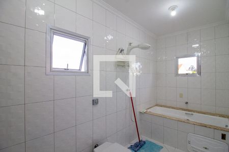 Casa à venda com 380m², 5 quartos e 6 vagas Casa à venda com 380m², 5 quartos e 6 vagasBanheiro da Suíte