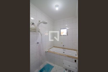 Casa à venda com 380m², 5 quartos e 6 vagas Casa à venda com 380m², 5 quartos e 6 vagasBanheiro da Suíte