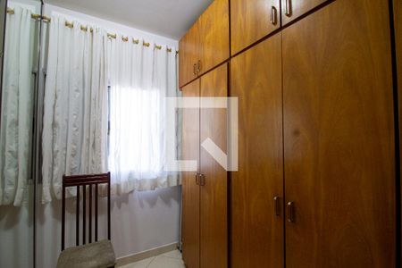 Casa à venda com 380m², 5 quartos e 6 vagas Casa à venda com 380m², 5 quartos e 6 vagasQuarto 1