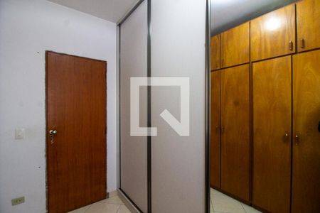 Casa à venda com 380m², 5 quartos e 6 vagas Casa à venda com 380m², 5 quartos e 6 vagasQuarto 1