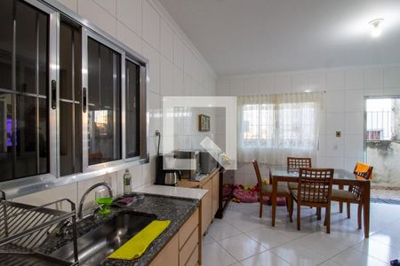 Casa à venda com 380m², 5 quartos e 6 vagas Casa à venda com 380m², 5 quartos e 6 vagasCozinha