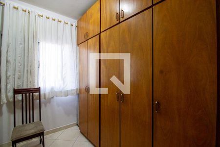 Casa à venda com 380m², 5 quartos e 6 vagas Casa à venda com 380m², 5 quartos e 6 vagasQuarto 1