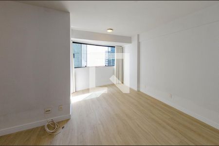 Sala de apartamento à venda com 2 quartos, 75m² em Belvedere, Belo Horizonte