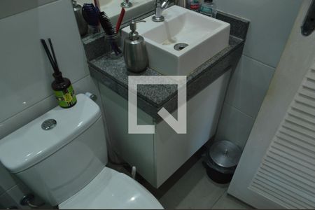 Banheiro da Suíte de casa de condomínio para alugar com 2 quartos, 70m² em Tanque, Rio de Janeiro