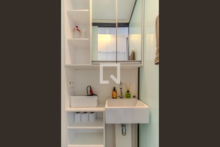 Banheiro de kitnet/studio para alugar com 1 quarto, 10m² em Vila Buarque, São Paulo