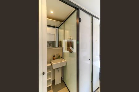 Banheiro de kitnet/studio para alugar com 1 quarto, 10m² em Vila Buarque, São Paulo