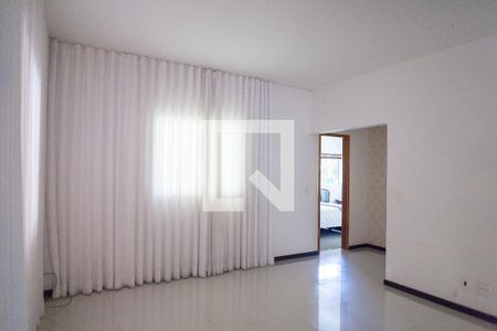 sala de casa de condomínio para alugar com 5 quartos, 366m² em Retiro do Chalé, Brumadinho