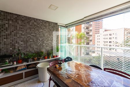 Apartamento à venda com 113m², 3 quartos e 2 vagas Apartamento à venda com 113m², 3 quartos e 2 vagasVaranda gourmet