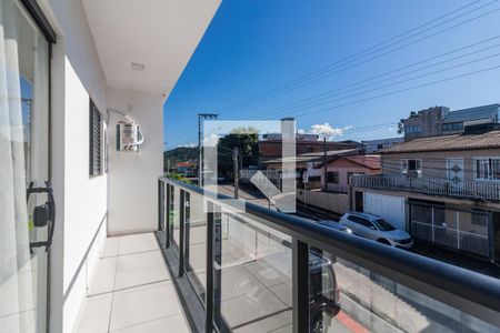 Varanda da sala de apartamento para alugar com 1 quarto, 50m² em Serraria, São José