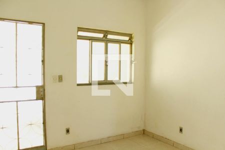 Sala de casa para alugar com 2 quartos, 80m² em Jardim Vitoria, Belo Horizonte