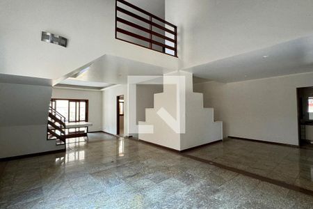Casa de condomínio para alugar com 380m², 4 quartos e 5 vagasSala