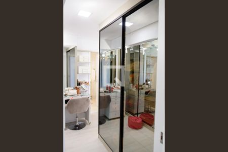 Apartamento à venda com 96m², 2 quartos e 2 vagas Apartamento à venda com 96m², 2 quartos e 2 vagasCloset da suíte 2