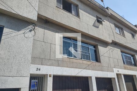 Casa à venda com 190m², 3 quartos e 3 vagas Casa à venda com 190m², 3 quartos e 3 vagasFachada