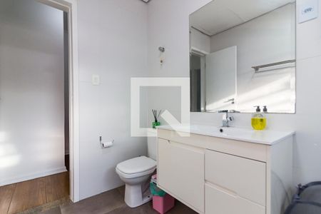 Banheiro  de casa de condomínio para alugar com 1 quarto, 30m² em Pinheiros, São Paulo