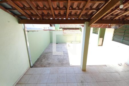 Vista da Sala de casa para alugar com 4 quartos, 142m² em Parque Santa Bárbara, Campinas
