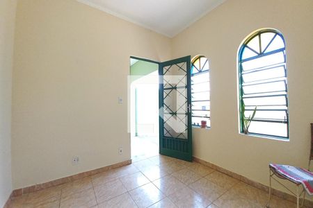Sala de casa para alugar com 4 quartos, 142m² em Parque Santa Bárbara, Campinas
