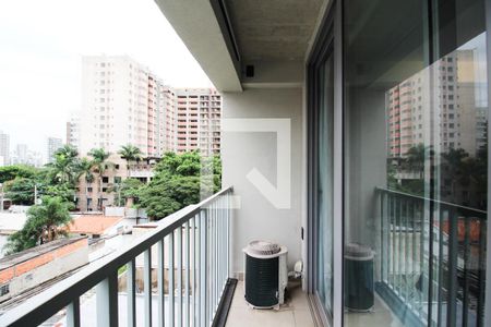 Varanda de kitnet/studio para alugar com 1 quarto, 23m² em Indianópolis, São Paulo