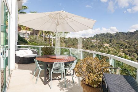 Casa de condomínio à venda com 850m², 4 quartos e 6 vagas Casa de condomínio à venda com 850m², 4 quartos e 6 vagasdeck piscina