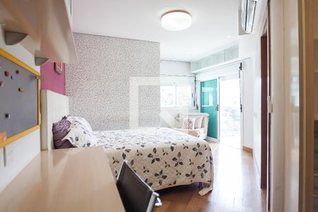 Casa de condomínio à venda com 850m², 4 quartos e 6 vagas Casa de condomínio à venda com 850m², 4 quartos e 6 vagassuíte 2