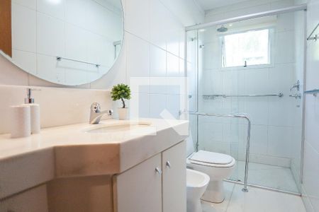 Casa de condomínio à venda com 850m², 4 quartos e 6 vagas Casa de condomínio à venda com 850m², 4 quartos e 6 vagasbanheiro suíte 3