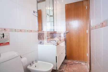 Casa de condomínio à venda com 850m², 4 quartos e 6 vagas Casa de condomínio à venda com 850m², 4 quartos e 6 vagasBanheiro da Suíte 2