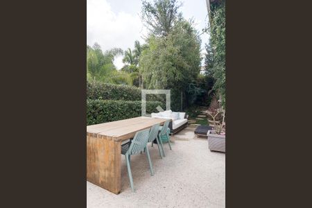 Casa de condomínio à venda com 850m², 4 quartos e 6 vagas Casa de condomínio à venda com 850m², 4 quartos e 6 vagasárea de inverno