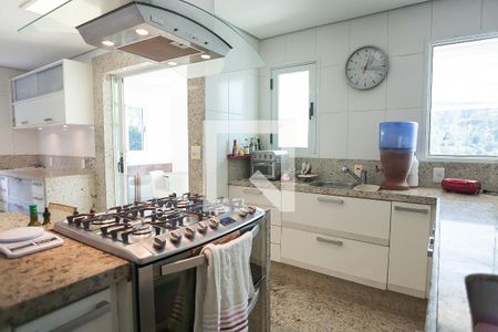 Casa de condomínio à venda com 850m², 4 quartos e 6 vagas Casa de condomínio à venda com 850m², 4 quartos e 6 vagasCozinha