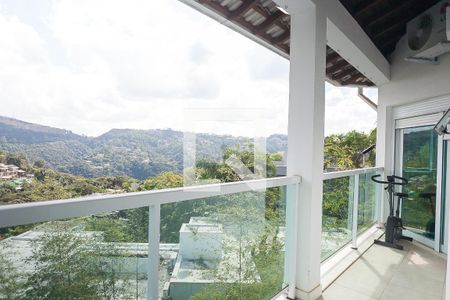 Casa de condomínio à venda com 850m², 4 quartos e 6 vagas Casa de condomínio à venda com 850m², 4 quartos e 6 vagasvaranda da suíte 1 e 2