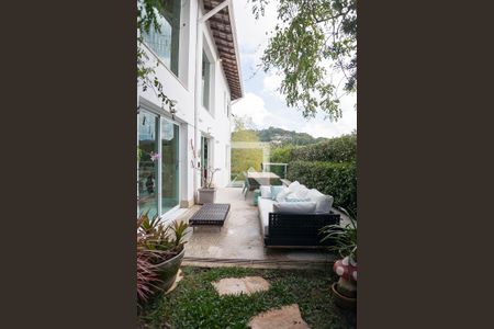 Casa de condomínio à venda com 850m², 4 quartos e 6 vagas Casa de condomínio à venda com 850m², 4 quartos e 6 vagasárea de inverno