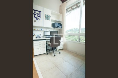 Casa de condomínio à venda com 850m², 4 quartos e 6 vagas Casa de condomínio à venda com 850m², 4 quartos e 6 vagasescritório Suíte master