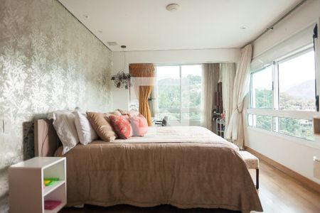 Casa de condomínio à venda com 850m², 4 quartos e 6 vagas Casa de condomínio à venda com 850m², 4 quartos e 6 vagasSuíte master