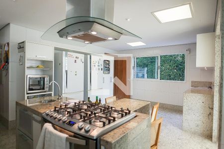 Casa de condomínio à venda com 850m², 4 quartos e 6 vagas Casa de condomínio à venda com 850m², 4 quartos e 6 vagasCozinha