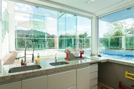 Casa de condomínio à venda com 850m², 4 quartos e 6 vagas Casa de condomínio à venda com 850m², 4 quartos e 6 vagascozinha Aux. / area gourmet