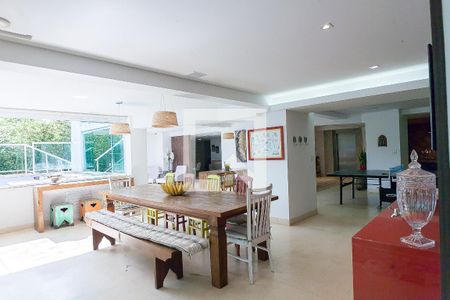 Casa de condomínio à venda com 850m², 4 quartos e 6 vagas Casa de condomínio à venda com 850m², 4 quartos e 6 vagascozinha Aux. / area gourmet