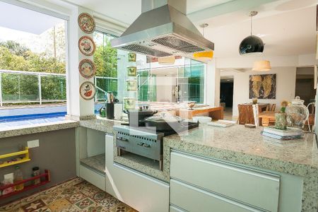 Casa de condomínio à venda com 850m², 4 quartos e 6 vagas Casa de condomínio à venda com 850m², 4 quartos e 6 vagascozinha Aux. / area gourmet