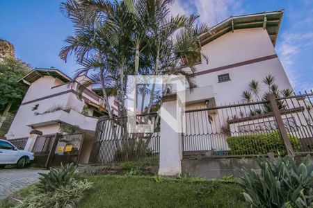 Casa de condomínio para alugar com 260m², 3 quartos e 2 vagas Casa de condomínio para alugar com 260m², 3 quartos e 2 vagasFachada