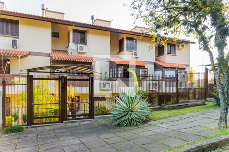 Casa de condomínio para alugar com 260m², 3 quartos e 2 vagas Casa de condomínio para alugar com 260m², 3 quartos e 2 vagasEntrada