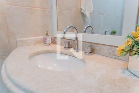 Casa de condomínio para alugar com 260m², 3 quartos e 2 vagas Casa de condomínio para alugar com 260m², 3 quartos e 2 vagasBanheiro da Suíte 2