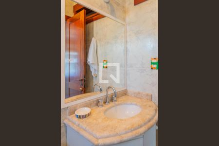 Casa de condomínio para alugar com 260m², 3 quartos e 2 vagas Casa de condomínio para alugar com 260m², 3 quartos e 2 vagasBanheiro da Suíte 1