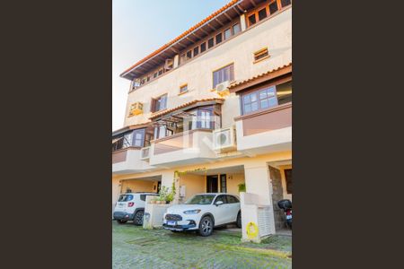 Casa de condomínio para alugar com 260m², 3 quartos e 2 vagas Casa de condomínio para alugar com 260m², 3 quartos e 2 vagasFachada