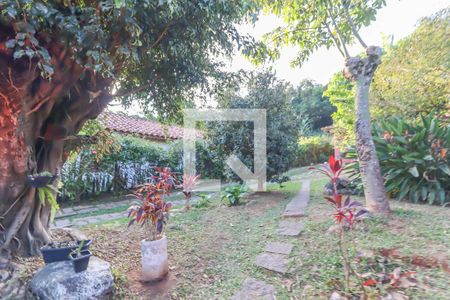 Casa à venda com 1400m², 6 quartos e 5 vagas Casa à venda com 1400m², 6 quartos e 5 vagasQuintal