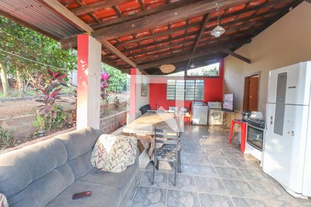 Casa à venda com 1400m², 6 quartos e 5 vagas Casa à venda com 1400m², 6 quartos e 5 vagasQuintal