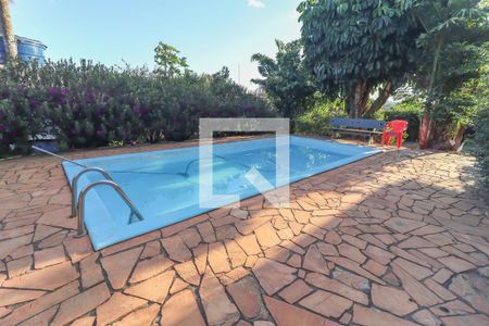 Casa à venda com 1400m², 6 quartos e 5 vagas Casa à venda com 1400m², 6 quartos e 5 vagasQuintal